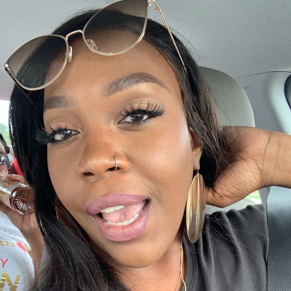 Meet your Posher, Kirsten - Picture 1 of 2